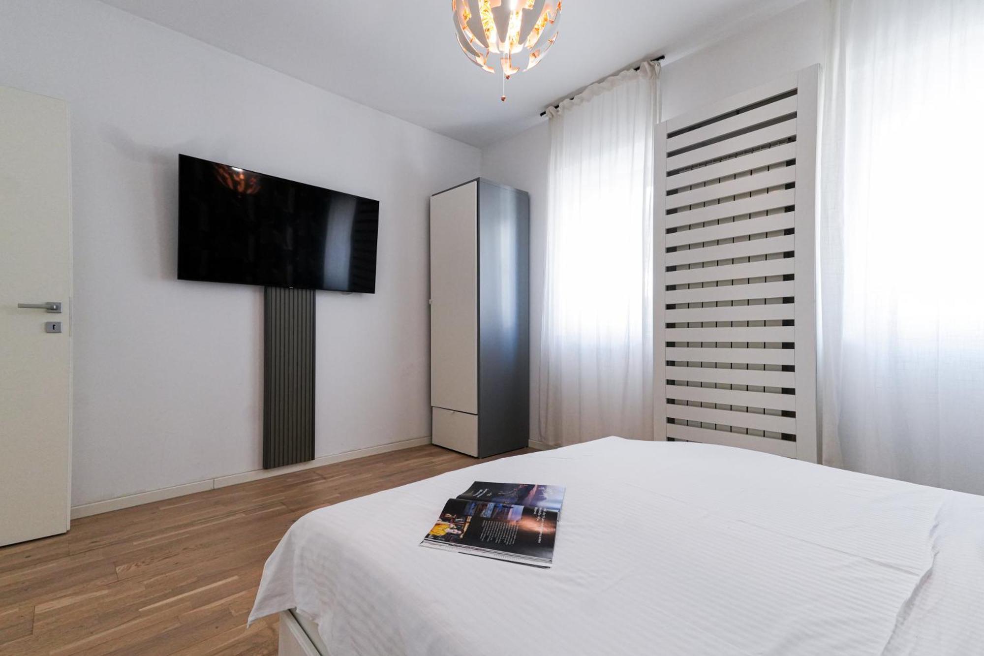 Maria - Modern Apartment With Parking And Workspace Bucharest Luaran gambar