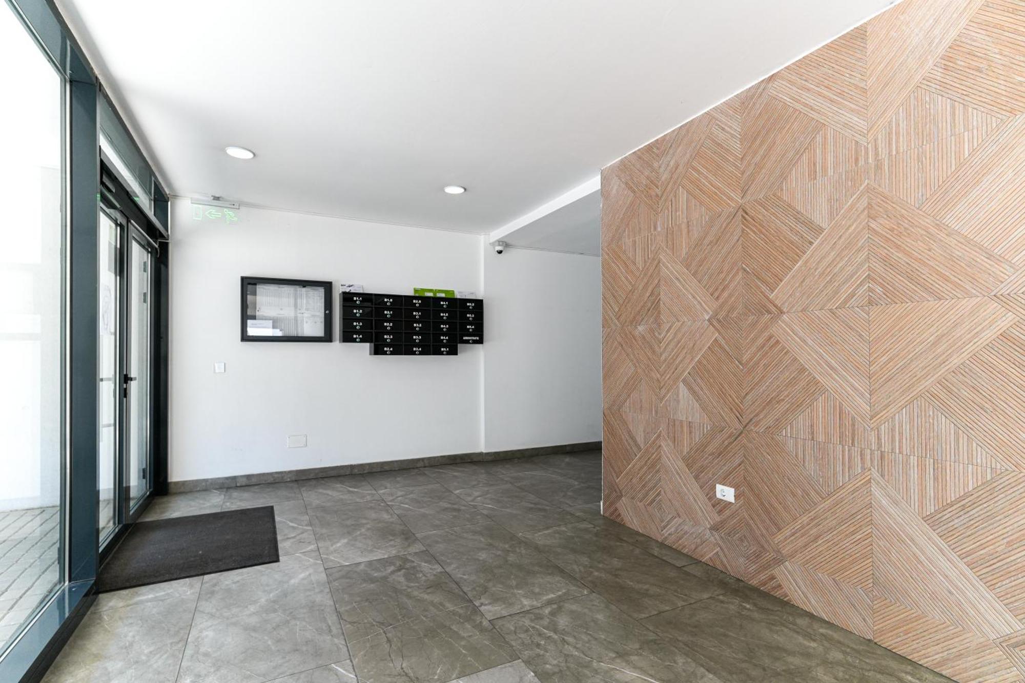 Maria - Modern Apartment With Parking And Workspace Bucharest Luaran gambar