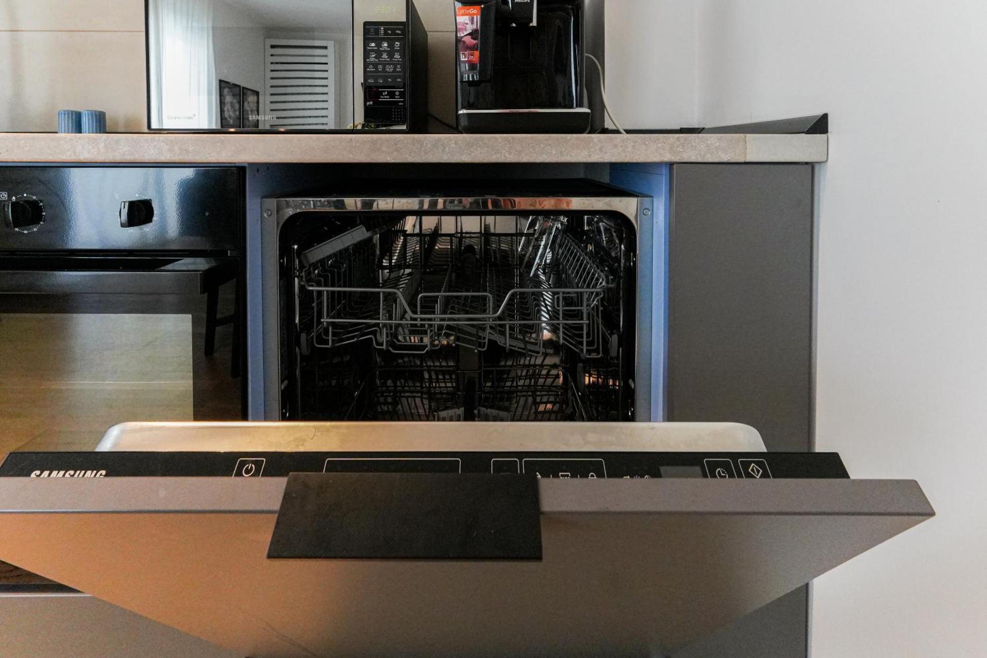 Maria - Modern Apartment With Parking And Workspace Bucharest Luaran gambar