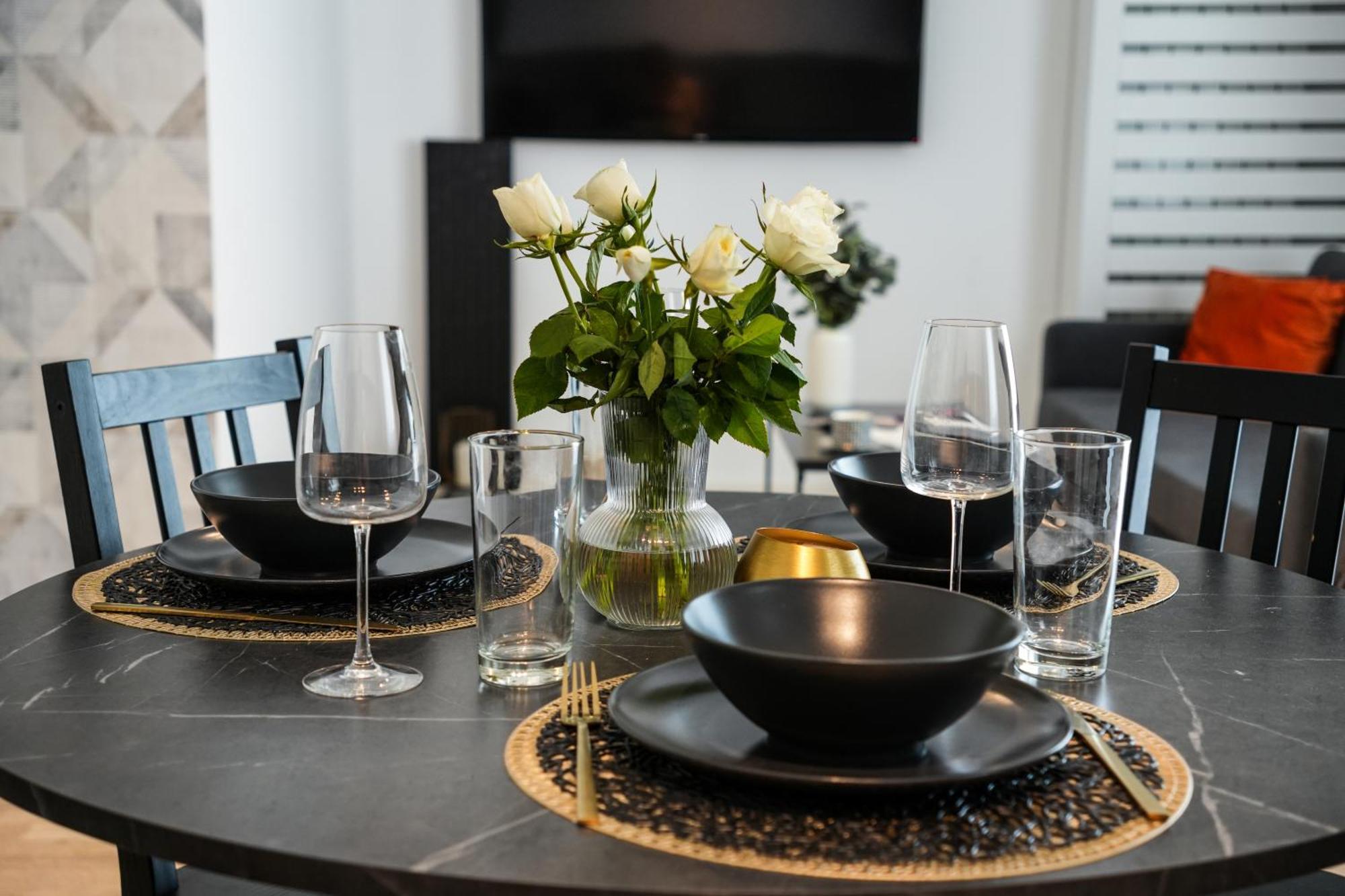 Maria - Modern Apartment With Parking And Workspace Bucharest Luaran gambar